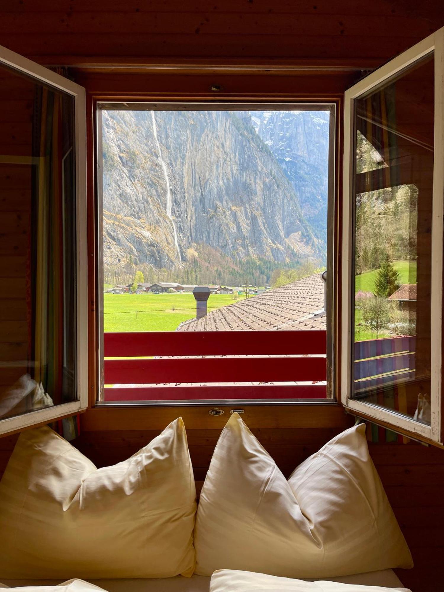 Alpine Base Hostel - Adults Only Lauterbrunnen Exteriér fotografie