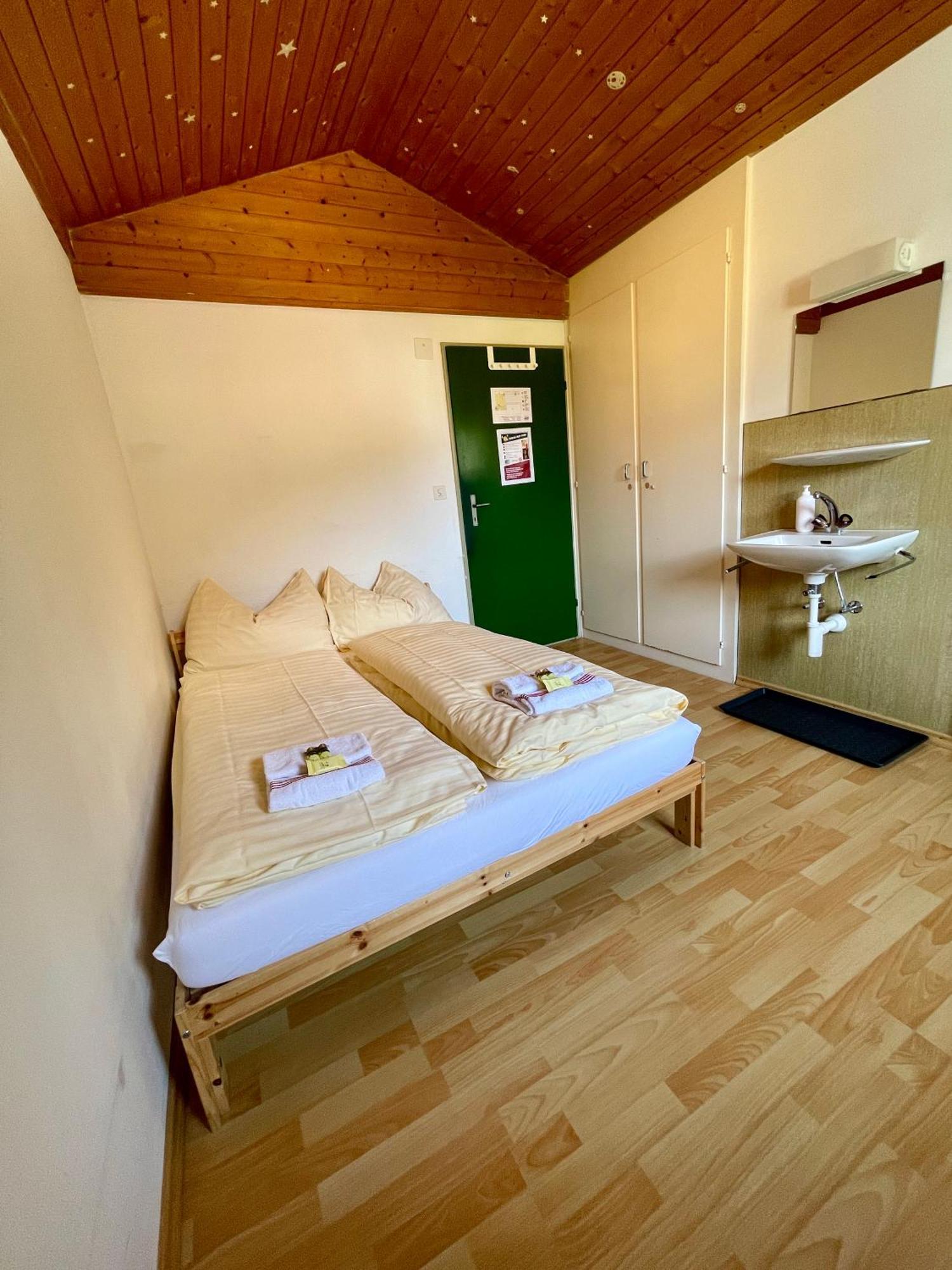 Alpine Base Hostel - Adults Only Lauterbrunnen Exteriér fotografie