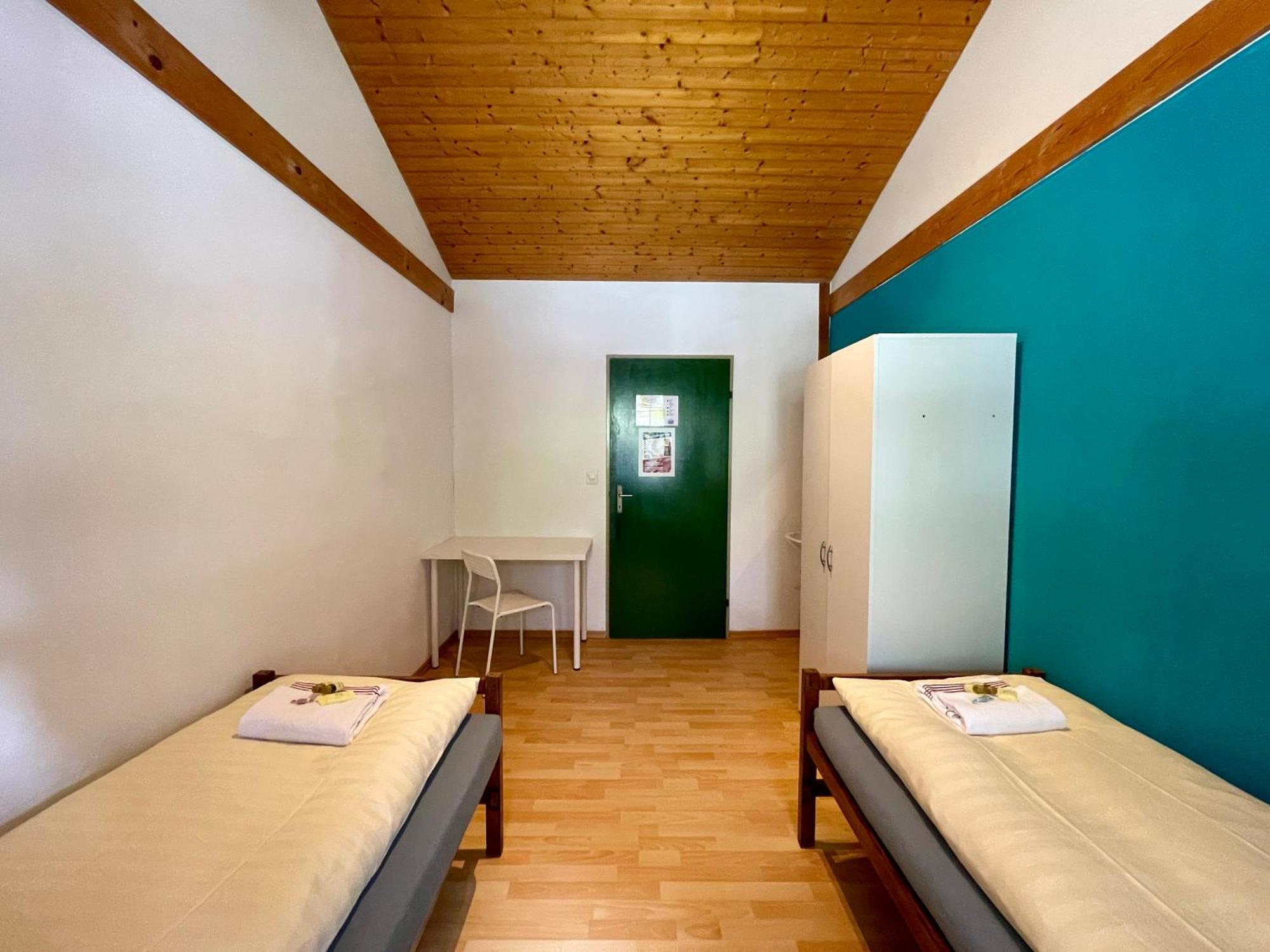 Alpine Base Hostel - Adults Only Lauterbrunnen Exteriér fotografie